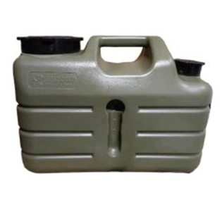 Canistre, găleți cu apă